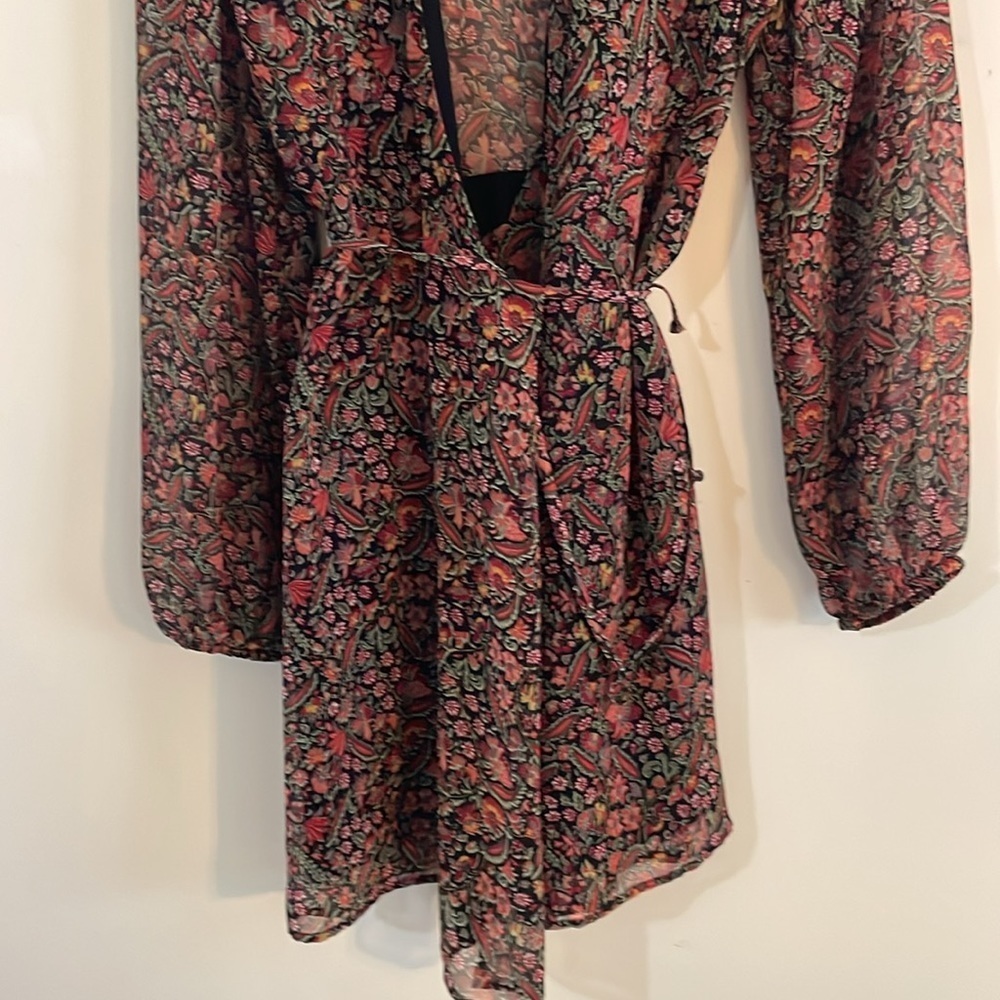 Flaw // Urban Outfitters Bleecker Sheer Sleeve Wrap Dress - Picture 4 of 11
